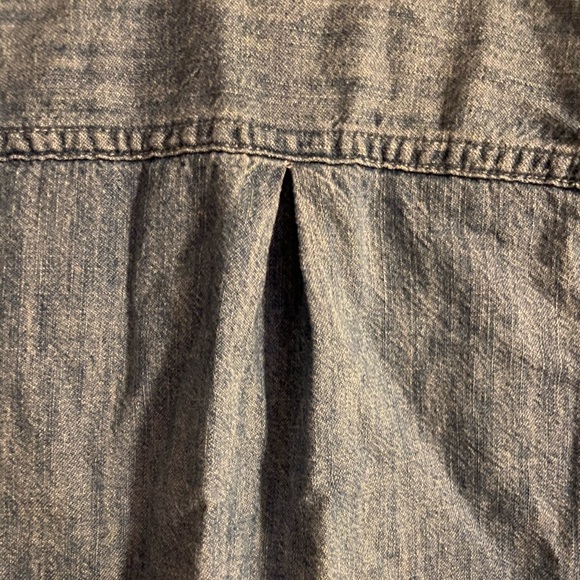 NWOT💙 Relaxed Chambray Classic Shirt - Picture 5 of 8